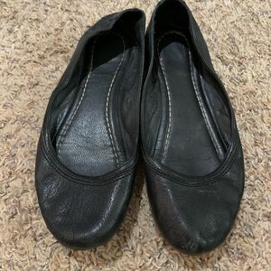 Black Frye Carson flat - size 8